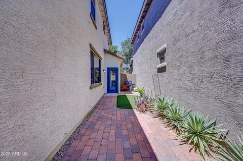 4379 E Rosemonte Dr, Phoenix, AZ 85050 photo 4