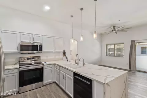 Kitchen - 2402 E 5th St #1457, Tempe, AZ 85281 photo 3 of 5