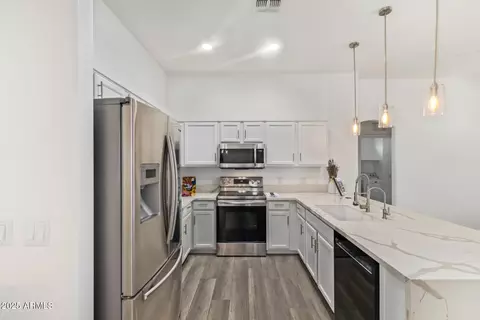 Kitchen - 2402 E 5th St #1457, Tempe, AZ 85281 photo 2 of 5