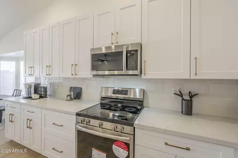 Kitchen - 6029 E Palm St, Mesa, AZ 85215 photo 3 of 6