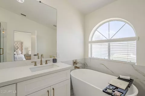 Bath - 6029 E Palm St, Mesa, AZ 85215 photo 4 of 5