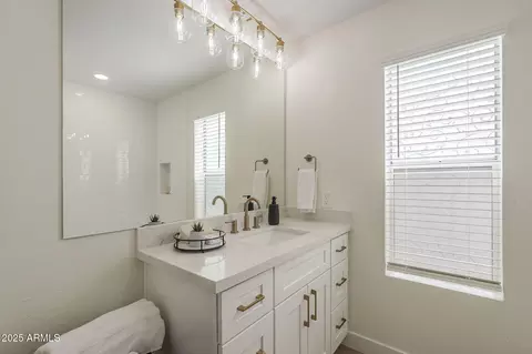 Bath - 6029 E Palm St, Mesa, AZ 85215 photo 2 of 5