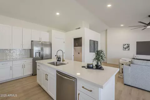 Kitchen - 6029 E Palm St, Mesa, AZ 85215 photo 5 of 6