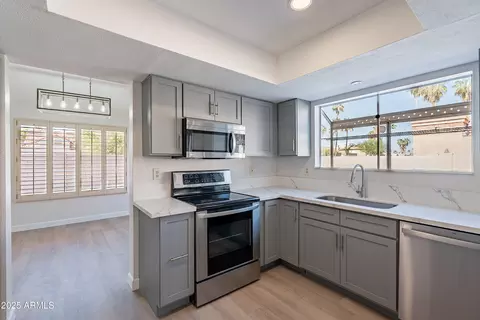 Kitchen - 16609 S 41st St, Phoenix, AZ 85048 photo 2 of 3