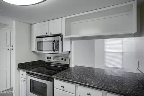 Kitchen - 3619 E Monterosa St #202, Phoenix, AZ 85018 photo 4 of 4