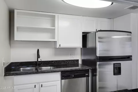 Kitchen - 3619 E Monterosa St #202, Phoenix, AZ 85018 photo 3 of 4