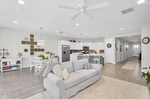 1529 W Carmen St, Phoenix, AZ 85041