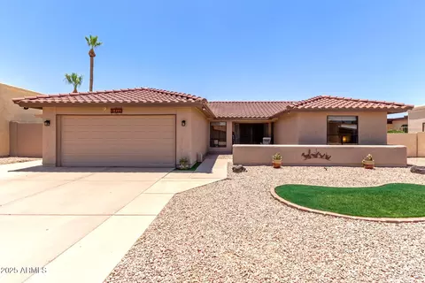 26650 S New Town Dr, Sun Lakes, AZ 85248