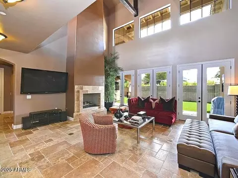 Living - 3804 E Camelback Rd, Phoenix, AZ 85018 photo 1 of 2