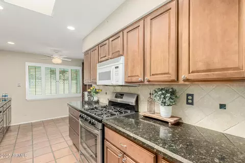 Kitchen - 6025 N 10th Pl, Phoenix, AZ 85014 photo 2 of 2