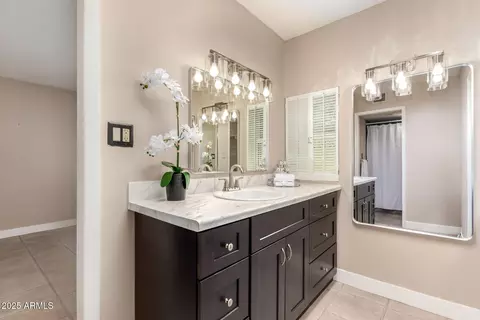 Bath - 6025 N 10th Pl, Phoenix, AZ 85014 photo 1 of 4