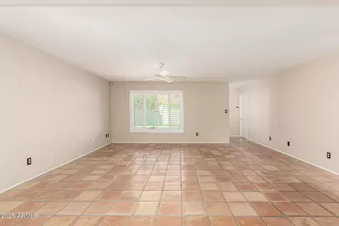 Living - 6025 N 10th Pl, Phoenix, AZ 85014 photo 1 of 3