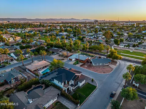 View/Area - 4813 Earll Dr, Phoenix, AZ 85018 photo 13 of 15