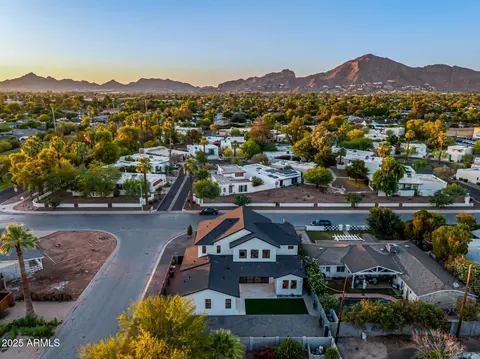View/Area - 4813 Earll Dr, Phoenix, AZ 85018 photo 6 of 15