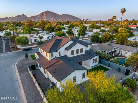 View/Area - 4813 Earll Dr, Phoenix, AZ 85018 photo 5 of 15