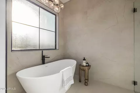 Bath - 4813 Earll Dr, Phoenix, AZ 85018 photo 4 of 10