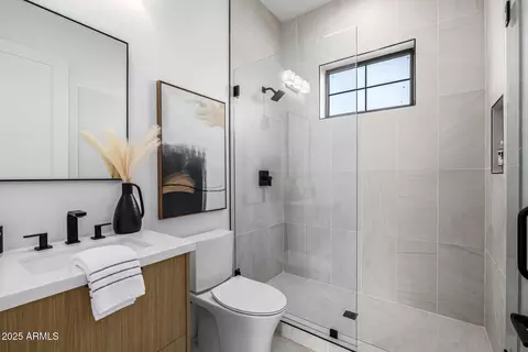 Bath - 4813 Earll Dr, Phoenix, AZ 85018 photo 9 of 10