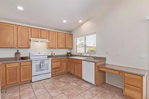 Kitchen - 10318 E Plata Ave, Mesa, AZ 85212 photo 2 of 3