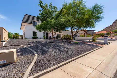 1951 E Janice Way, Phoenix, AZ 85022 photo 2