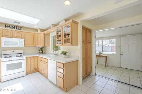 Kitchen - 1003 E Mariposa St, Phoenix, AZ 85014 photo 2 of 2