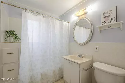 Bath - 1003 E Mariposa St, Phoenix, AZ 85014 photo 3 of 3