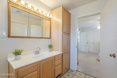 Bath - 1003 E Mariposa St, Phoenix, AZ 85014 photo 1 of 3