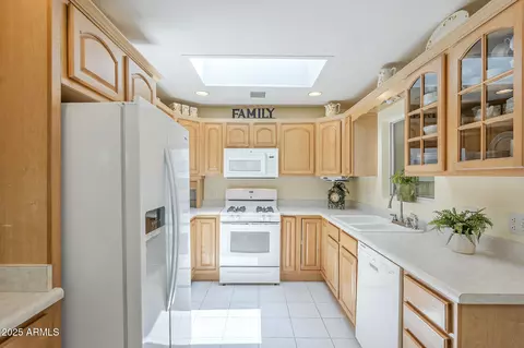 Kitchen - 1003 E Mariposa St, Phoenix, AZ 85014 photo 1 of 2