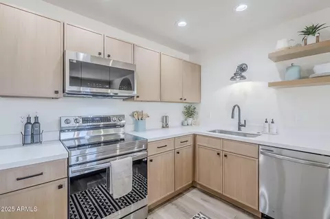 Kitchen - 2337 E Contessa St, Mesa, AZ 85213 photo 2 of 7