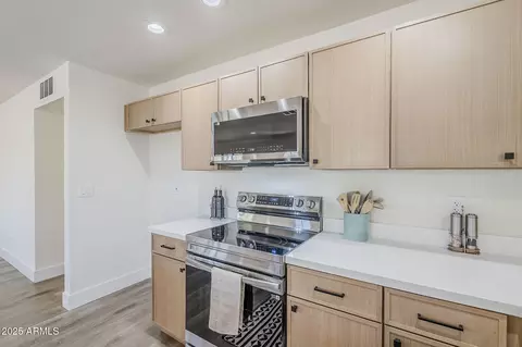 Kitchen - 2337 E Contessa St, Mesa, AZ 85213 photo 4 of 7