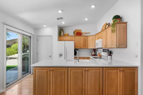 Kitchen - 5024 S Citrus Ct, Gilbert, AZ 85298 photo 2 of 6