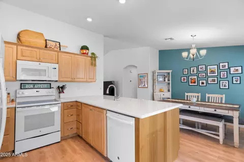 Kitchen - 5024 S Citrus Ct, Gilbert, AZ 85298 photo 5 of 6