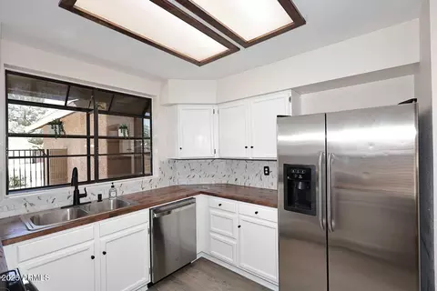 Kitchen - 12830 S Wakial Loop S, Phoenix, AZ 85044 photo 3 of 3
