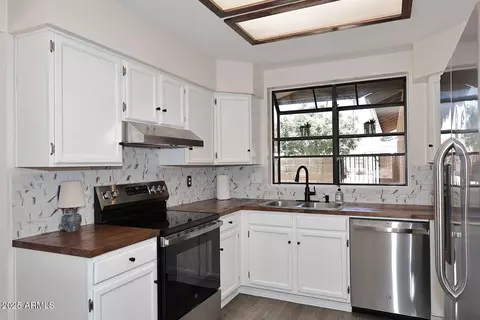 Kitchen - 12830 S Wakial Loop S, Phoenix, AZ 85044 photo 2 of 3