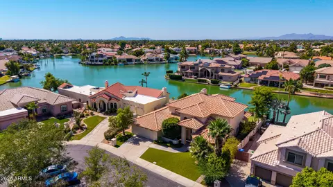 View/Area - 1834 E Willow Tree Ct, Gilbert, AZ 85234 photo 2 of 11
