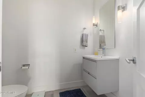 Bath - 1834 E Willow Tree Ct, Gilbert, AZ 85234 photo 1 of 5