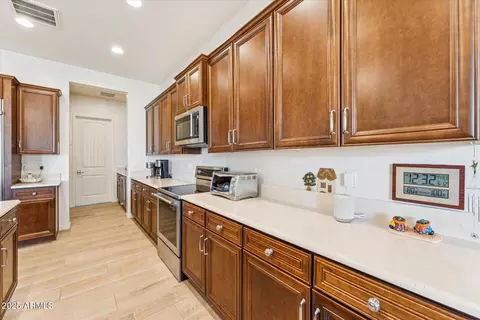 Kitchen - 520 E Ashurst Dr, Phoenix, AZ 85048 photo 3 of 4