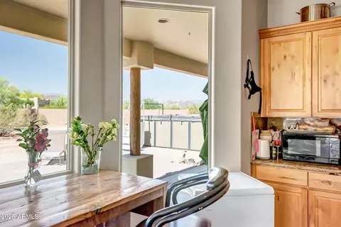 Kitchen - 1032 E Dolores Rd, Phoenix, AZ 85086 photo 5 of 6