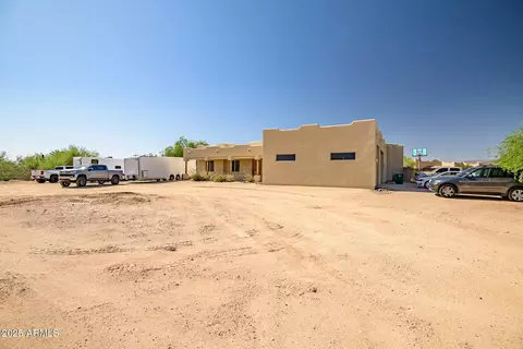 Exterior - 1032 E Dolores Rd, Phoenix, AZ 85086 photo 7 of 9
