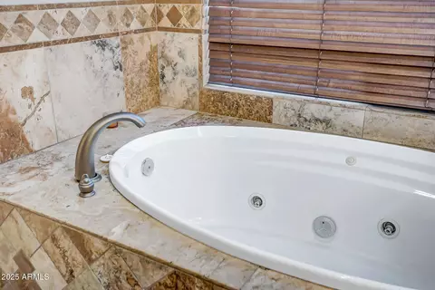 Bath - 1032 E Dolores Rd, Phoenix, AZ 85086 photo 6 of 6
