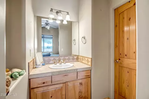 Bath - 1032 E Dolores Rd, Phoenix, AZ 85086 photo 1 of 6