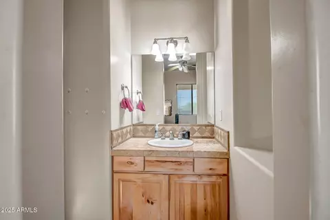 Bath - 1032 E Dolores Rd, Phoenix, AZ 85086 photo 2 of 6