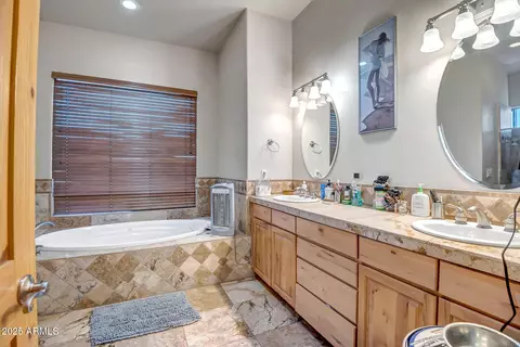 Bath - 1032 E Dolores Rd, Phoenix, AZ 85086 photo 5 of 6