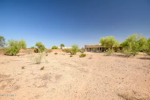 Exterior - 1032 E Dolores Rd, Phoenix, AZ 85086 photo 5 of 9