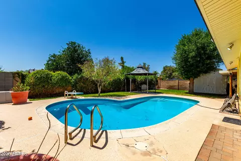 9714 N 55th Dr, Glendale, AZ 85302