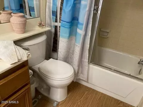 Bath - 774 E Morningside Dr, Phoenix, AZ 85022 photo 1 of 2