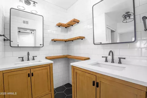 Bath - 4225 E Sandia St, Phoenix, AZ 85044 photo 2 of 5