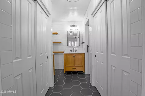 Bath - 4225 E Sandia St, Phoenix, AZ 85044 photo 4 of 5