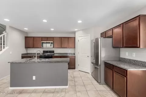 Kitchen - 5113 E Greenway St E, Mesa, AZ 85205 photo 2 of 2