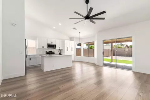 15226 S 14th Dr, Phoenix, AZ 85045