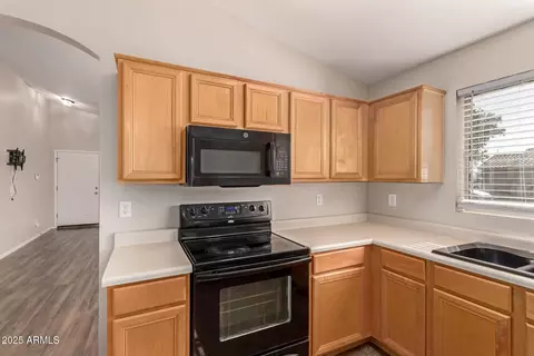 Kitchen - 10956 E Delta Ave, Mesa, AZ 85208 photo 3 of 4